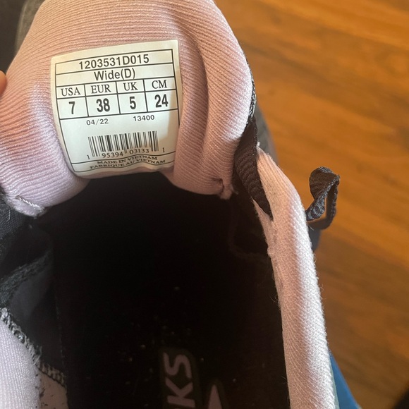 Brooks Black Athletic Shoes - Picture 8 of 10